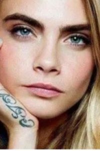 Cara Delevingne, psoriasique et tatouée