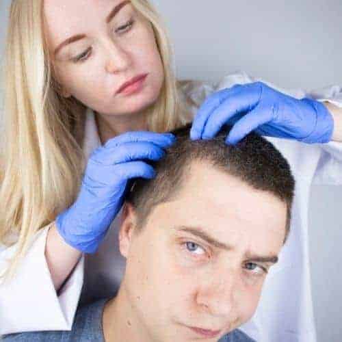 Plaques cuir chevelu, psoriasis ou eczéma des cheveux ? Comment traiter