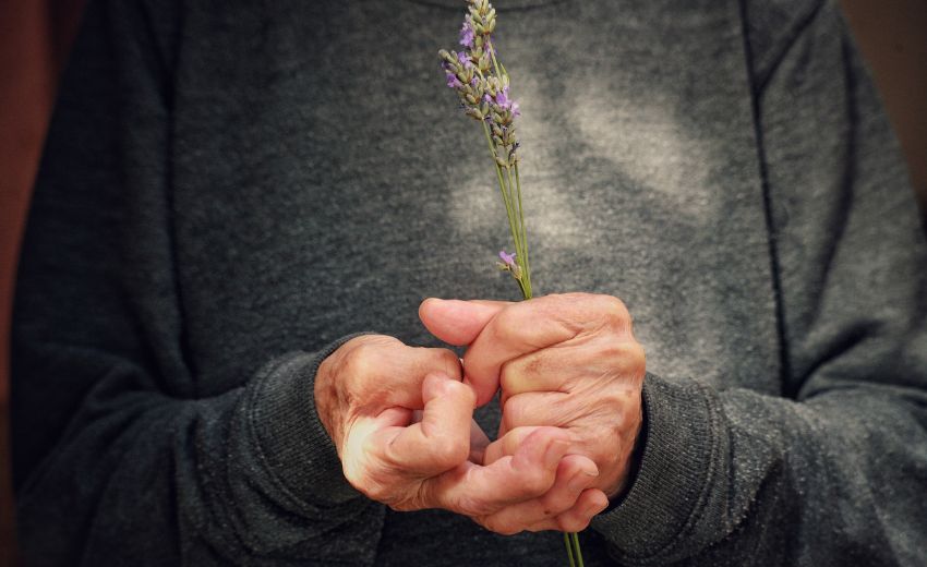 Psoriasis articulaire (rhumatisme psoriasique) : symptômes, causes, diagnostic et prise en charge